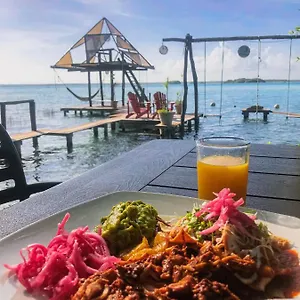 https://aluxes-bacalar.quintano-roohotels.com